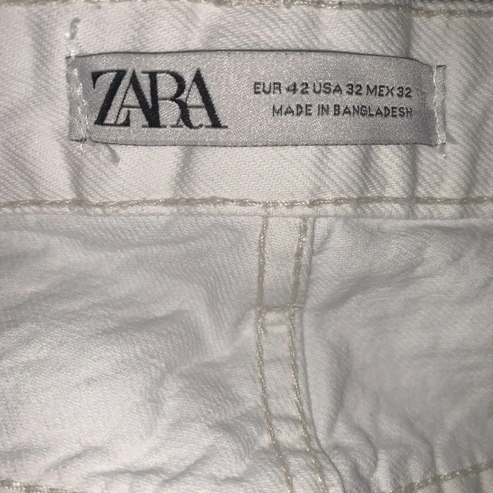 Zara Straight Leg Jeans Women 32 USA High Rise White Denim Casual Button (34x26)